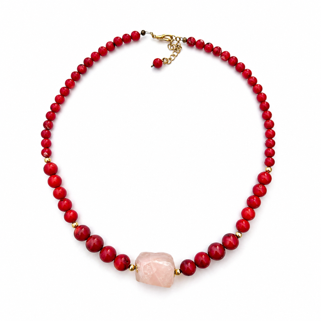 Collar de coral rojo y dije de cuarzo rosa