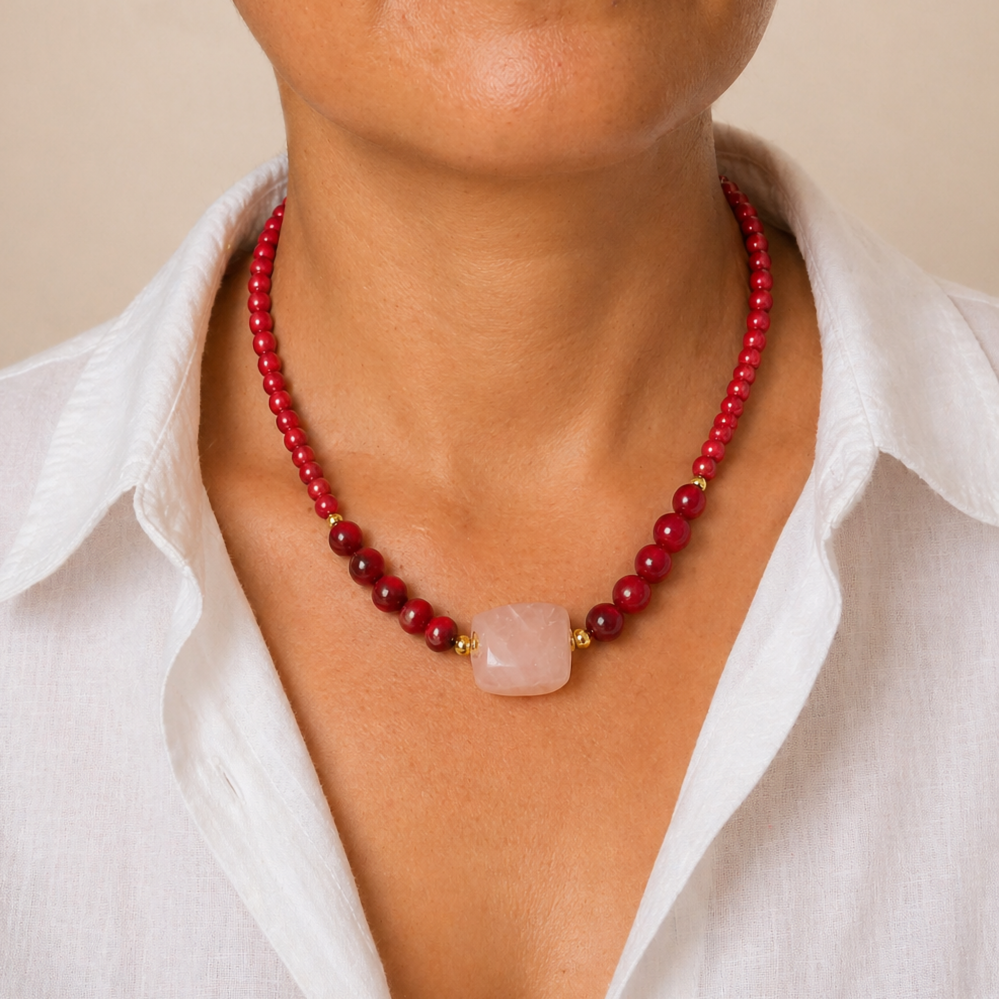 Collar de coral rojo y dije de cuarzo rosa
