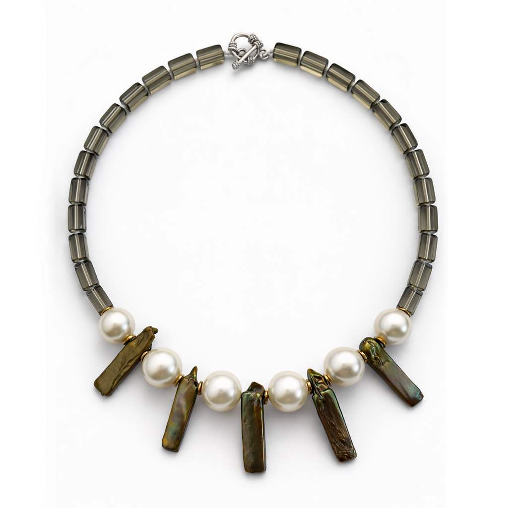 Collar con perla barroca, perla Mallorca, cristal Victoria y hematita