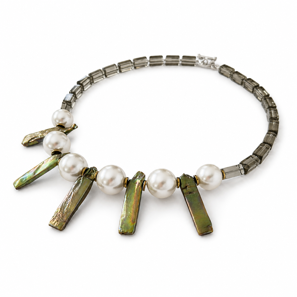 Collar con perla barroca, perla Mallorca, cristal Victoria y hematita
