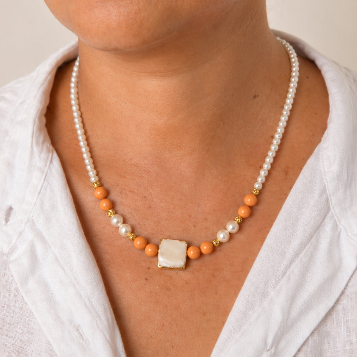 Collar de perlas Cristal, perlas Mallorca y dije de Concha madre perla.