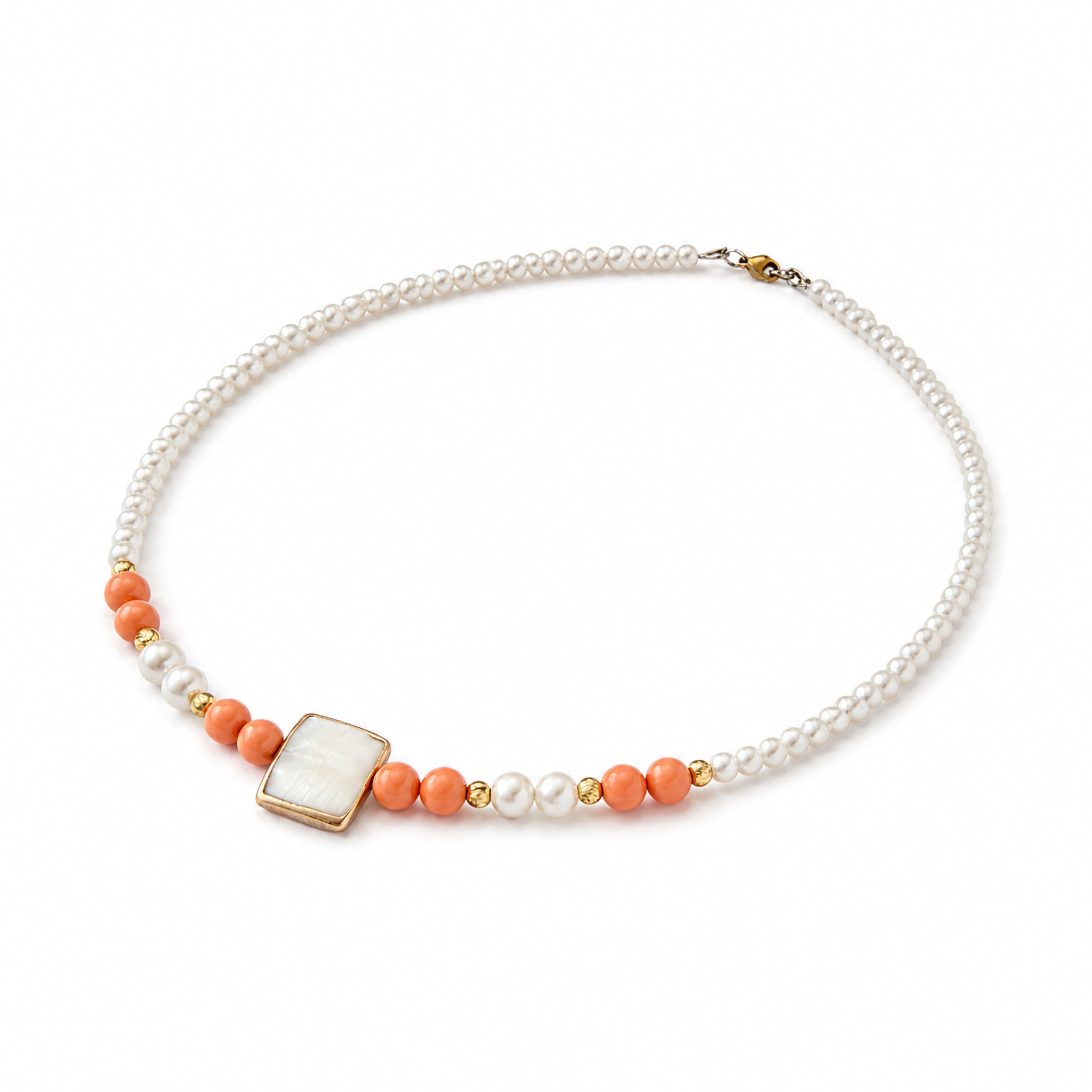 Collar de perlas Concha, perlas Mallorca y dije de madre perla.