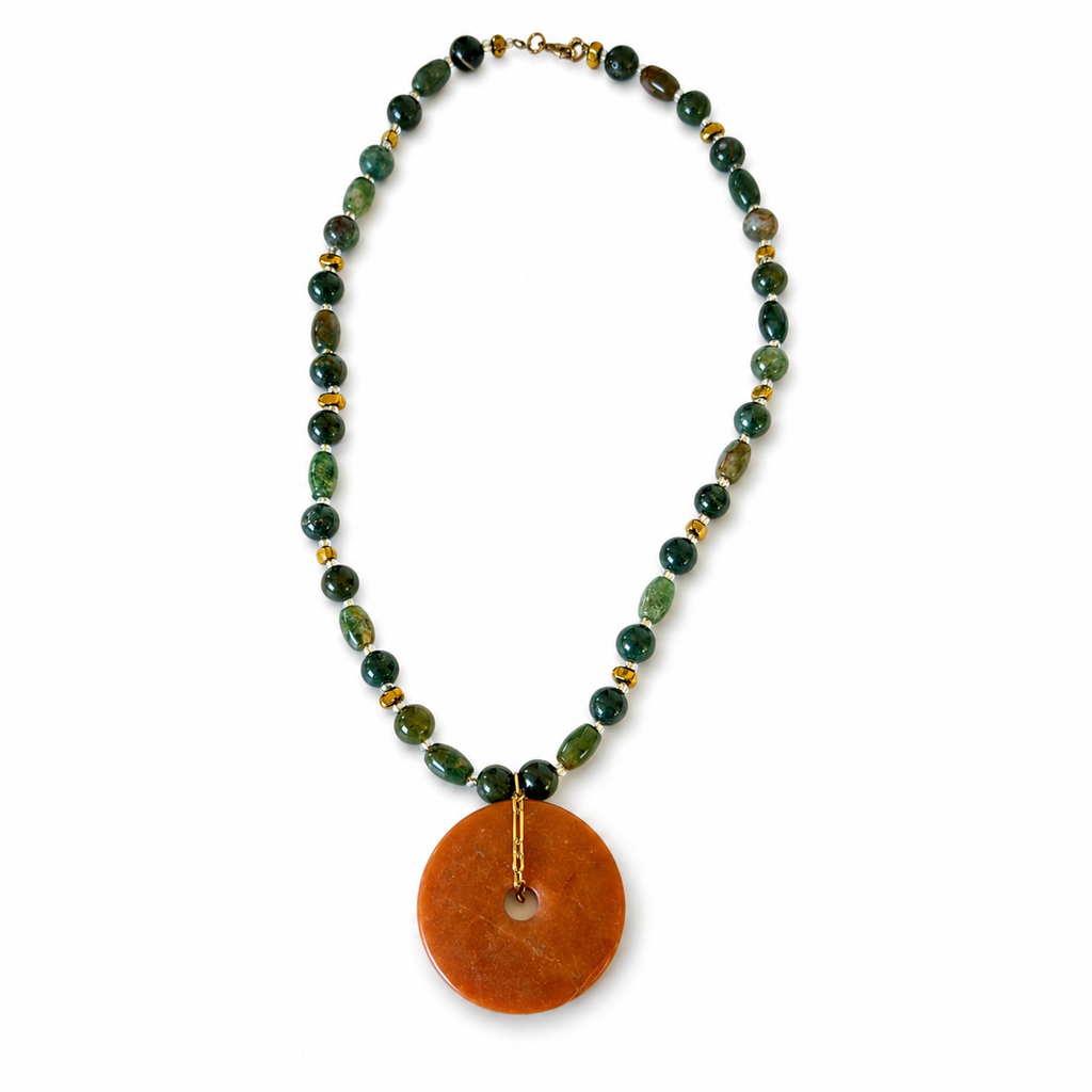 Collar de jaspe oceánico con dije de venturina.