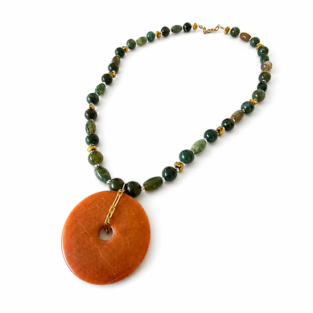 Collar de jaspe oceánico con dije de venturina.