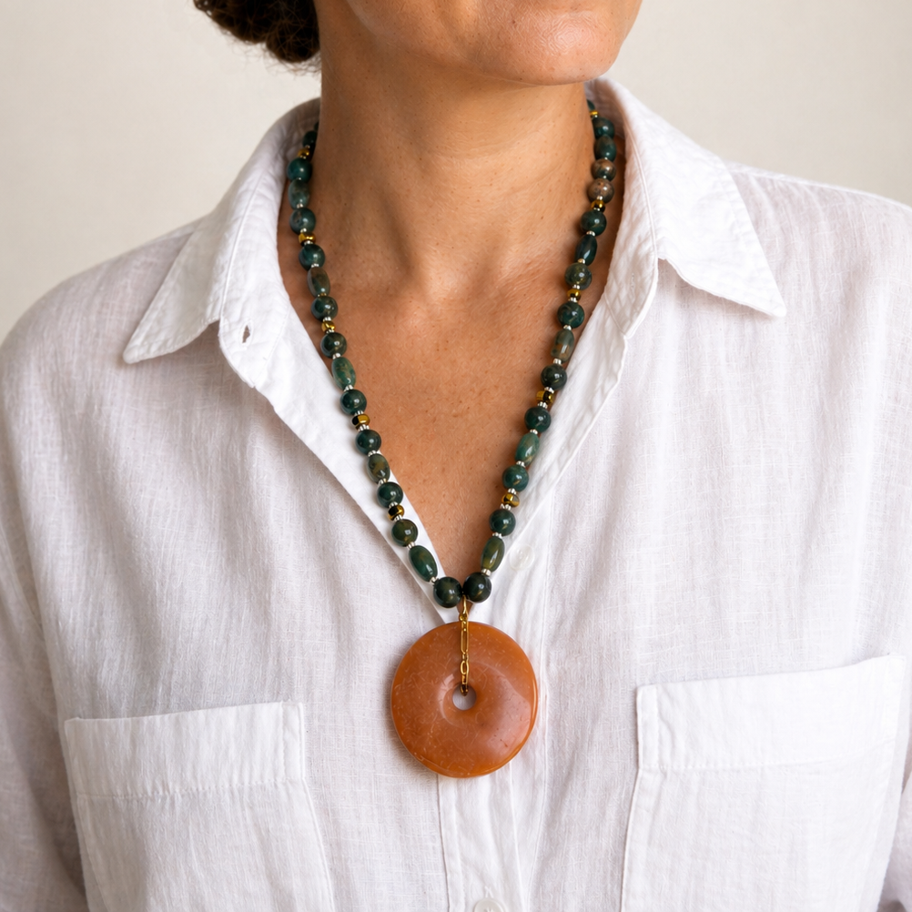 Collar de jaspe oceánico con dije de venturina.