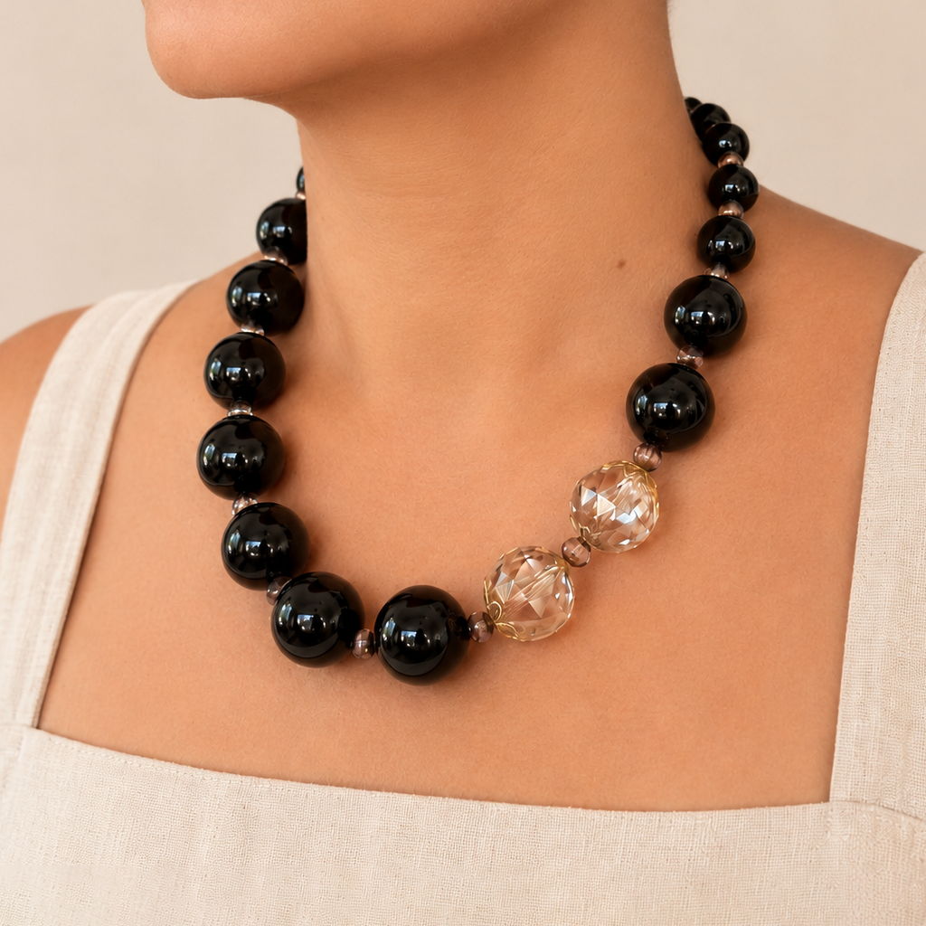 Collar de ónix y cristal electrochapado facetado