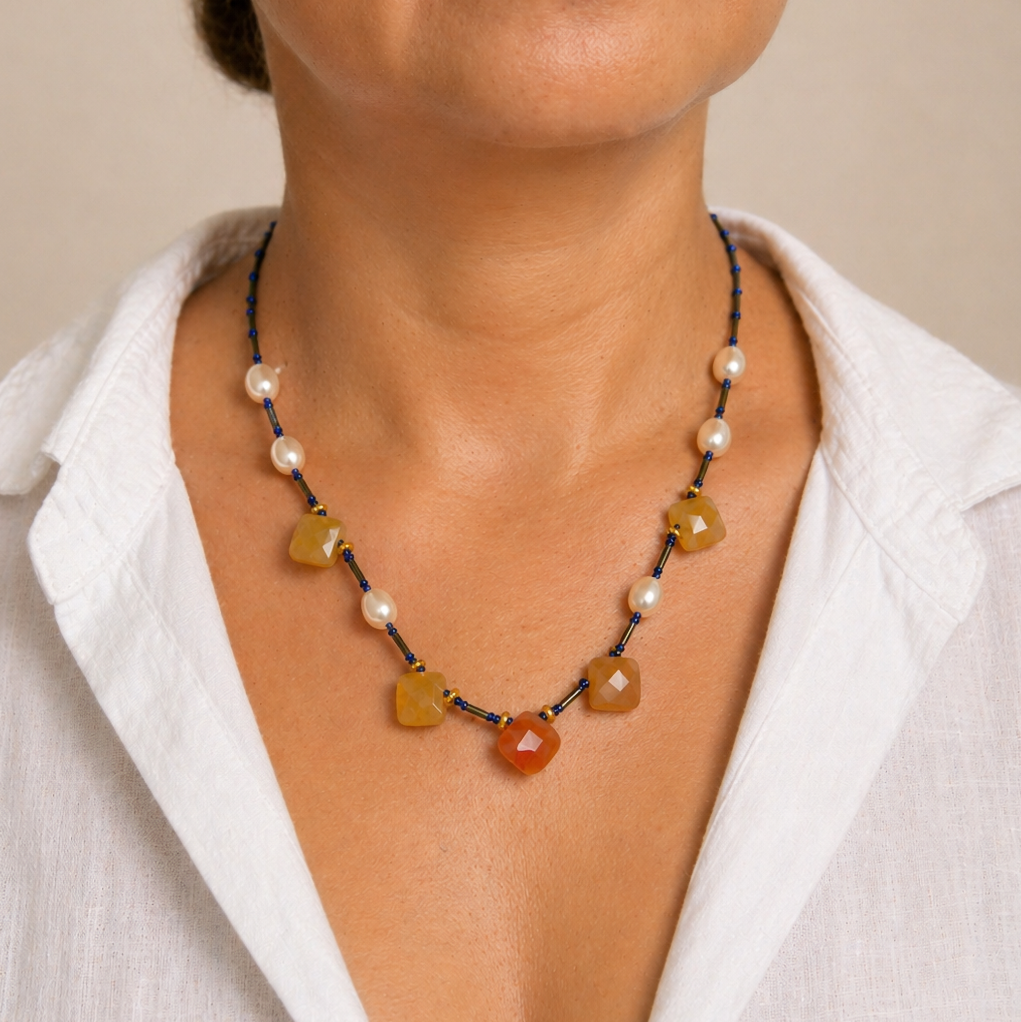 Collar de perla cultivada, ágata cornalina facetada y cristal Miyuki azul