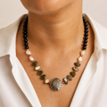 Collar de Perla Barroca, Perla Cultivada, Ónix y Dije de Plata Alemana.
