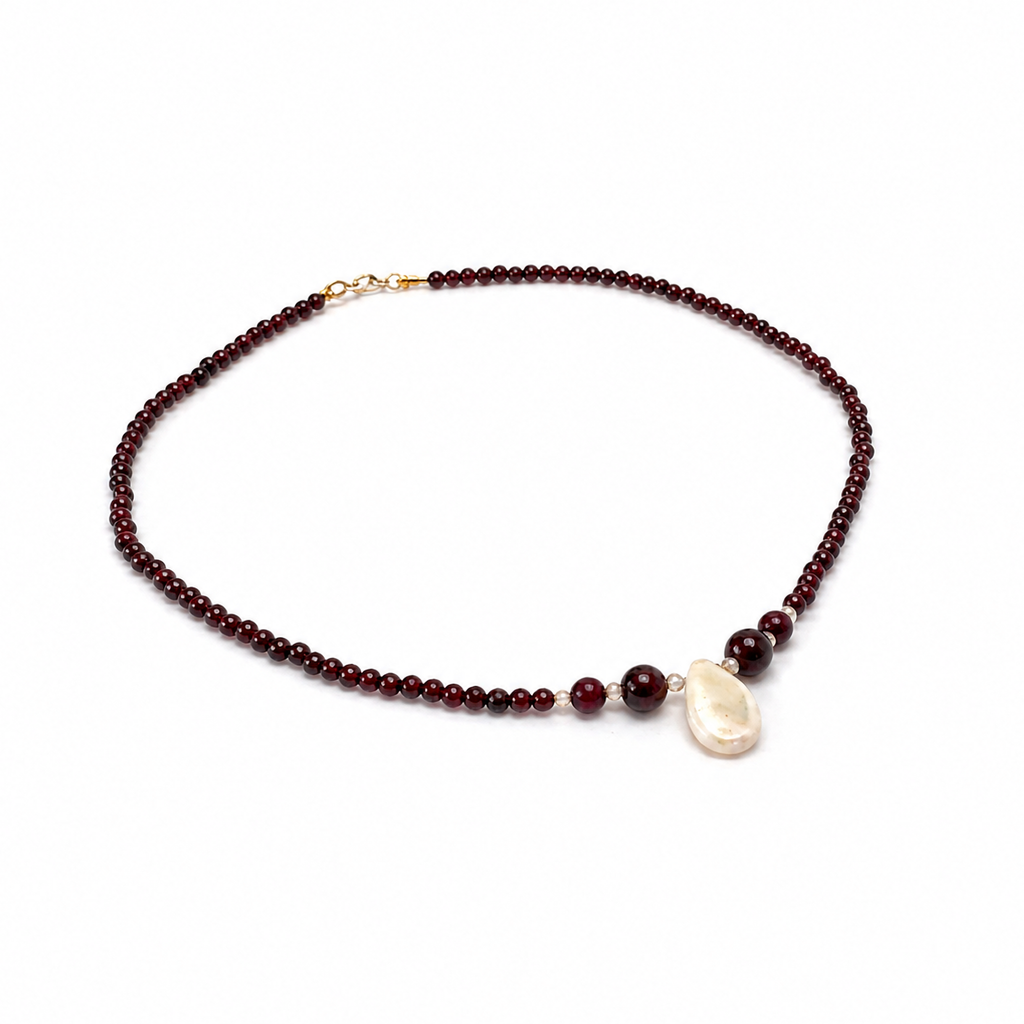 Collar de granate, circonias y perla barroca