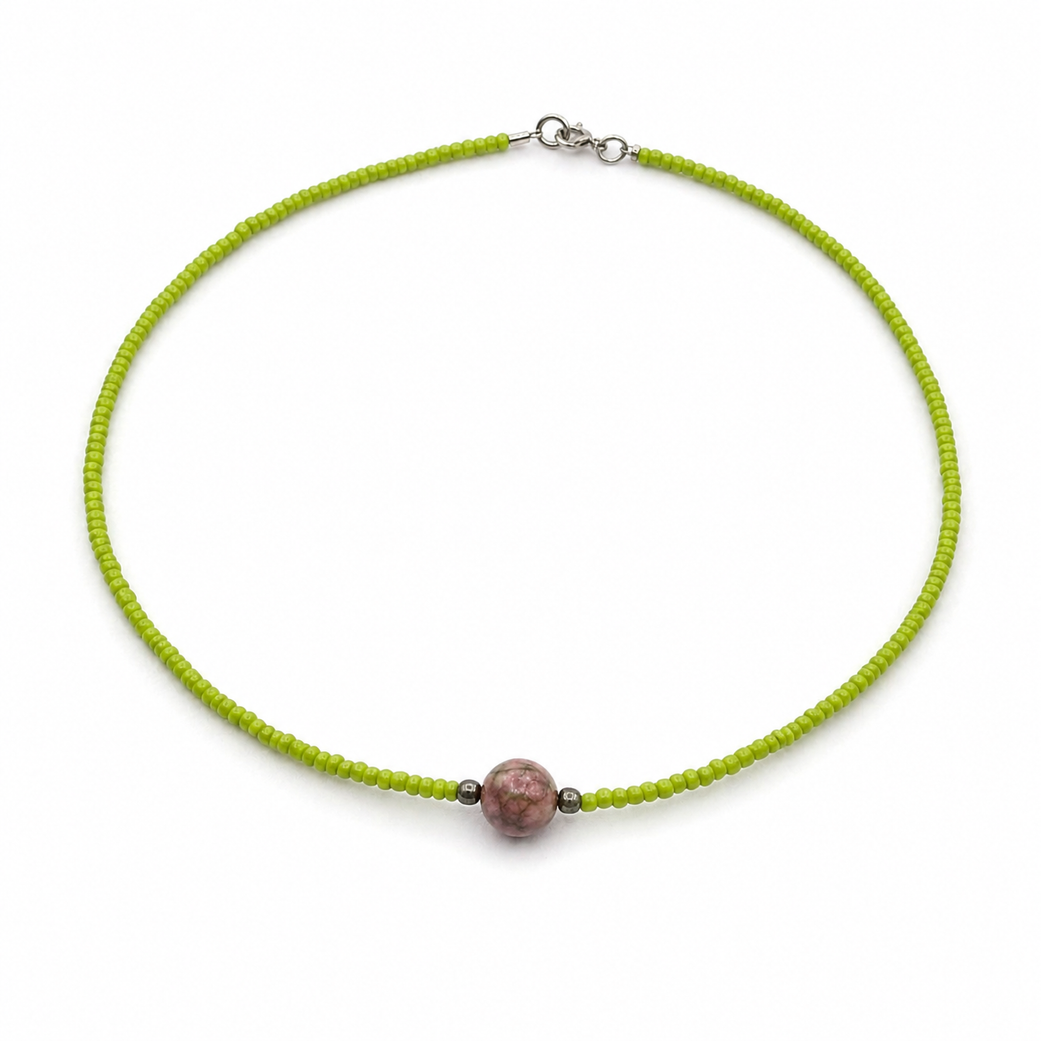 Collar con Miyuki verde limón y cuarzo amatista