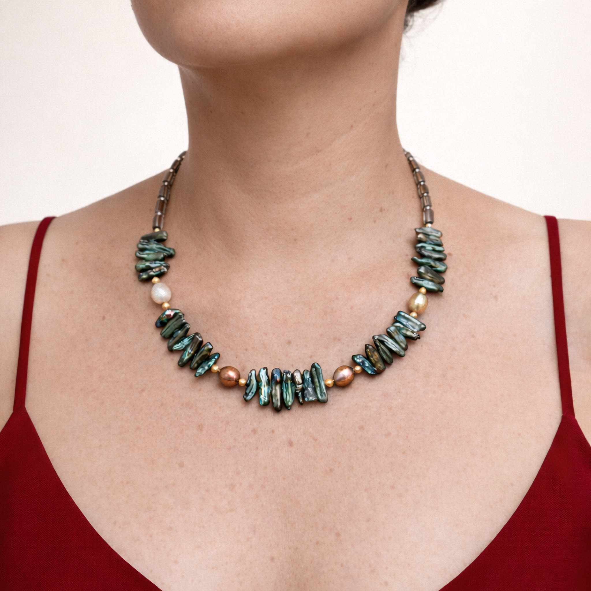 Collar de perla barroca, perla cultivada, cristal Victoria y circonia facetada
